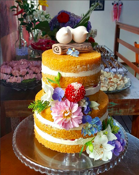 Bolo de Aniversário 50 anos - Chantilly Floral encomendas, orçamentos e…